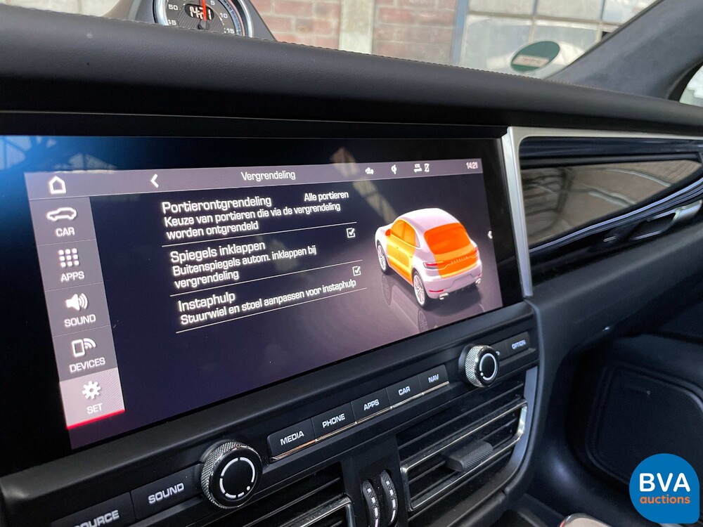 Porsche Macan Turbo 2.9 SportChrono 441PS 2020, J-177-TT.