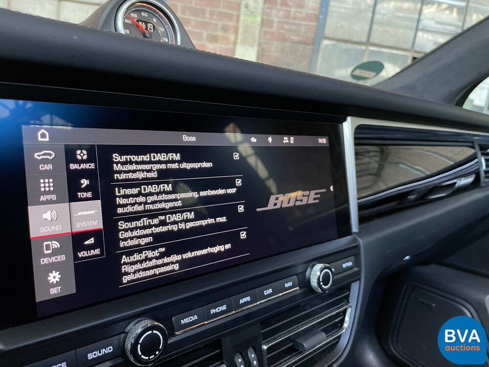 Porsche Macan Turbo 2.9 SportChrono 441PS 2020, J-177-TT.