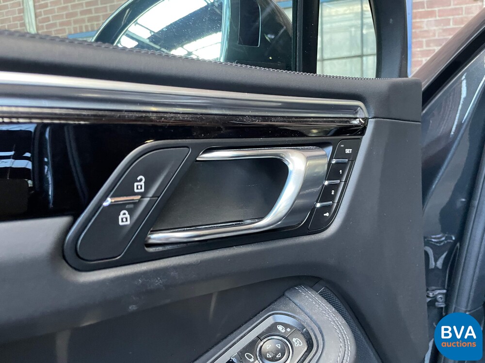 Porsche Macan Turbo 2.9 SportChrono 441PS 2020, J-177-TT.