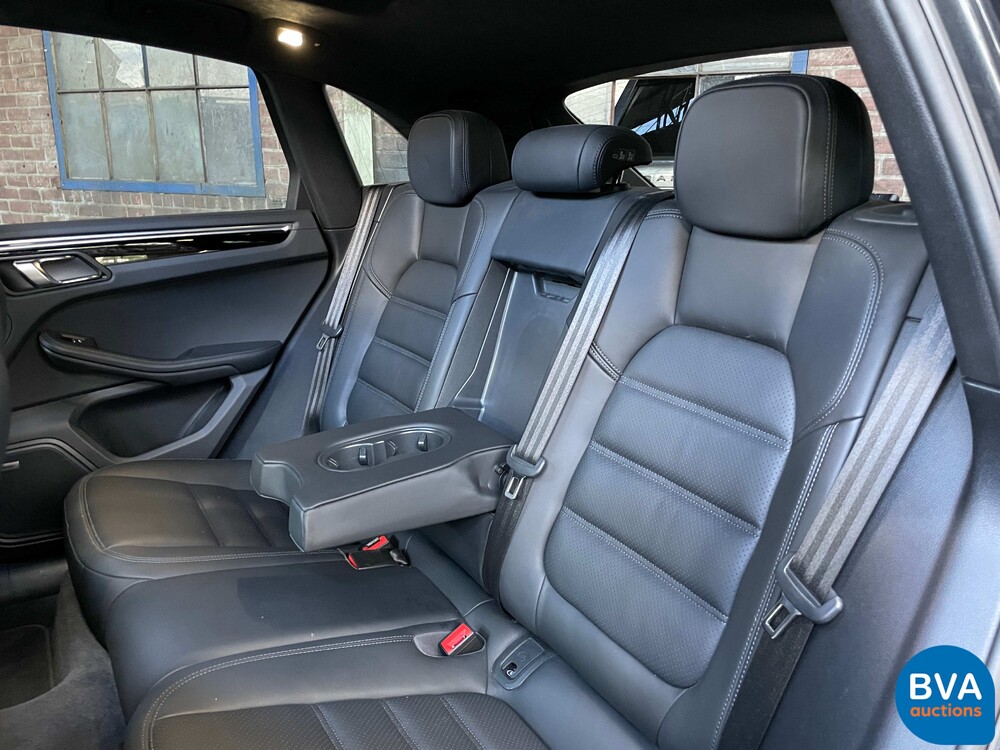 Porsche Macan Turbo 2.9 SportChrono 441PS 2020, J-177-TT.