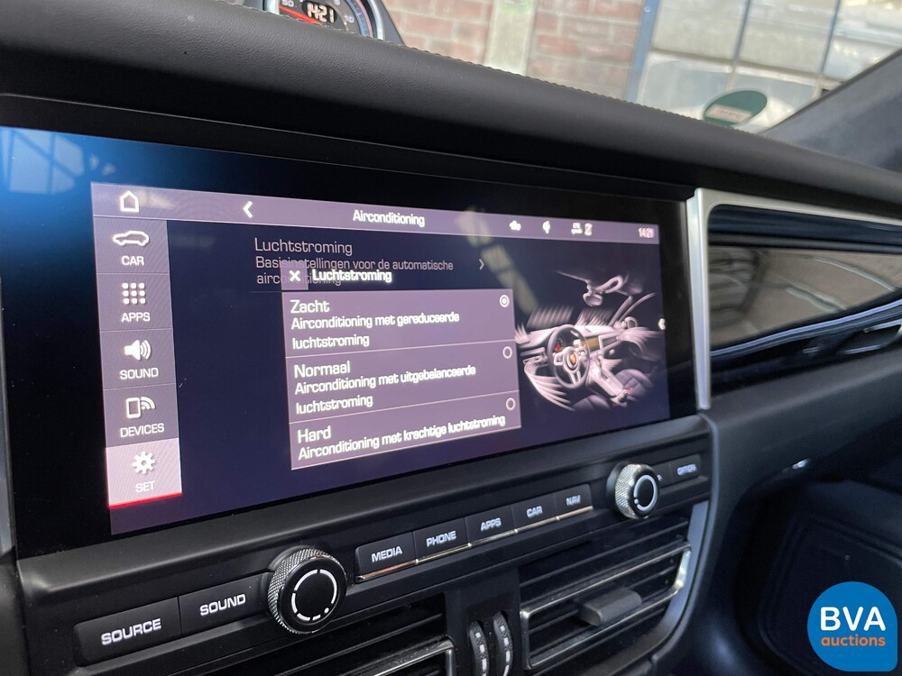 Porsche Macan Turbo 2.9 SportChrono 441PS 2020, J-177-TT.