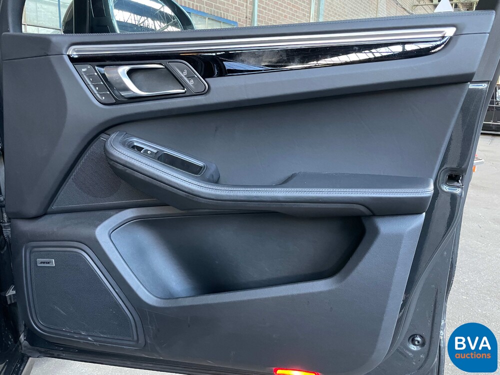 Porsche Macan Turbo 2.9 SportChrono 441PS 2020, J-177-TT.