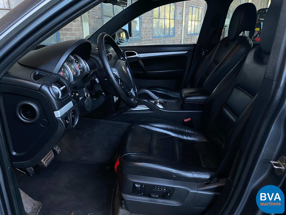 Porsche Cayenne Turbo 4.5 450hp 2004, G-722-VR.