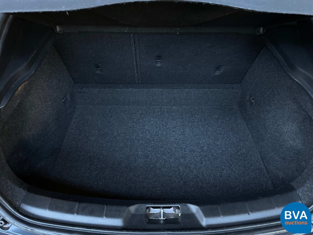 Volvo V40 2.0 D2 Nordic+ 120pk 2016, KT-159-F Orig. NL