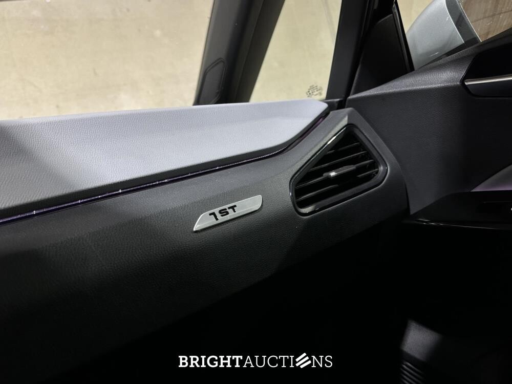 Volkswagen ID.3 First Plus 58 kWh 204pk 2020 (Origineel-NL + 1e Eigenaar), J-864-VJ