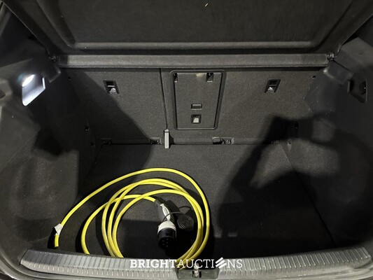 Volkswagen ID.3 First Plus 58 kWh 204pk 2020 (Origineel-NL + 1e Eigenaar), J-864-VJ