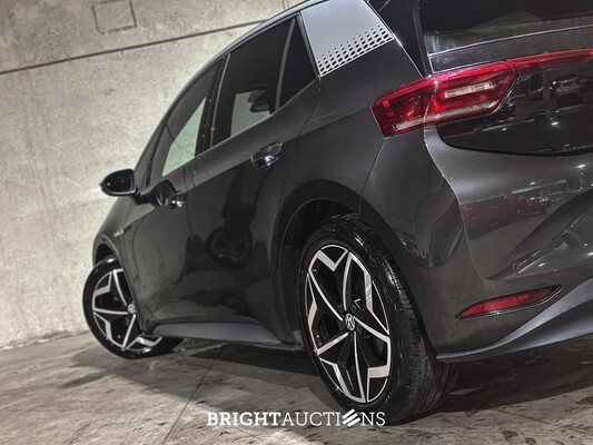 Volkswagen ID.3 First Plus 58 kWh 204pk 2020 (Origineel-NL + 1e Eigenaar), J-864-VJ