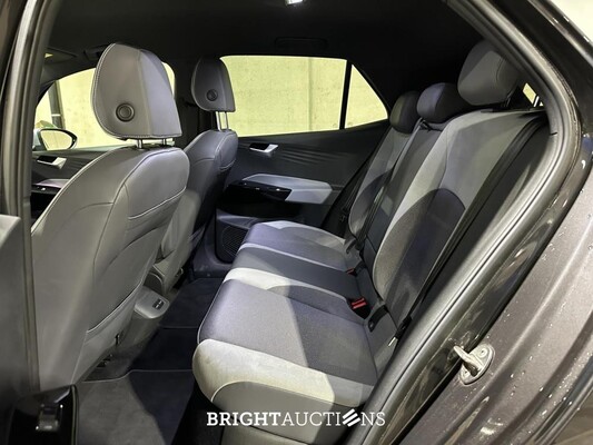 Volkswagen ID.3 First Plus 58 kWh 204pk 2020 (Origineel-NL + 1e Eigenaar), J-864-VJ