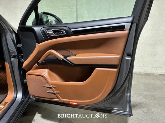 Porsche Cayenne Turbo 4.8 V8 520pk 2017 Sport-Chrono