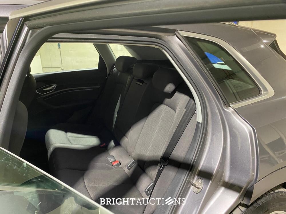 Audi e-tron 50 Quattro Launch Edition 71 kWh 313hp 2020 (Original-NL & 1st Owner), J-980-HF