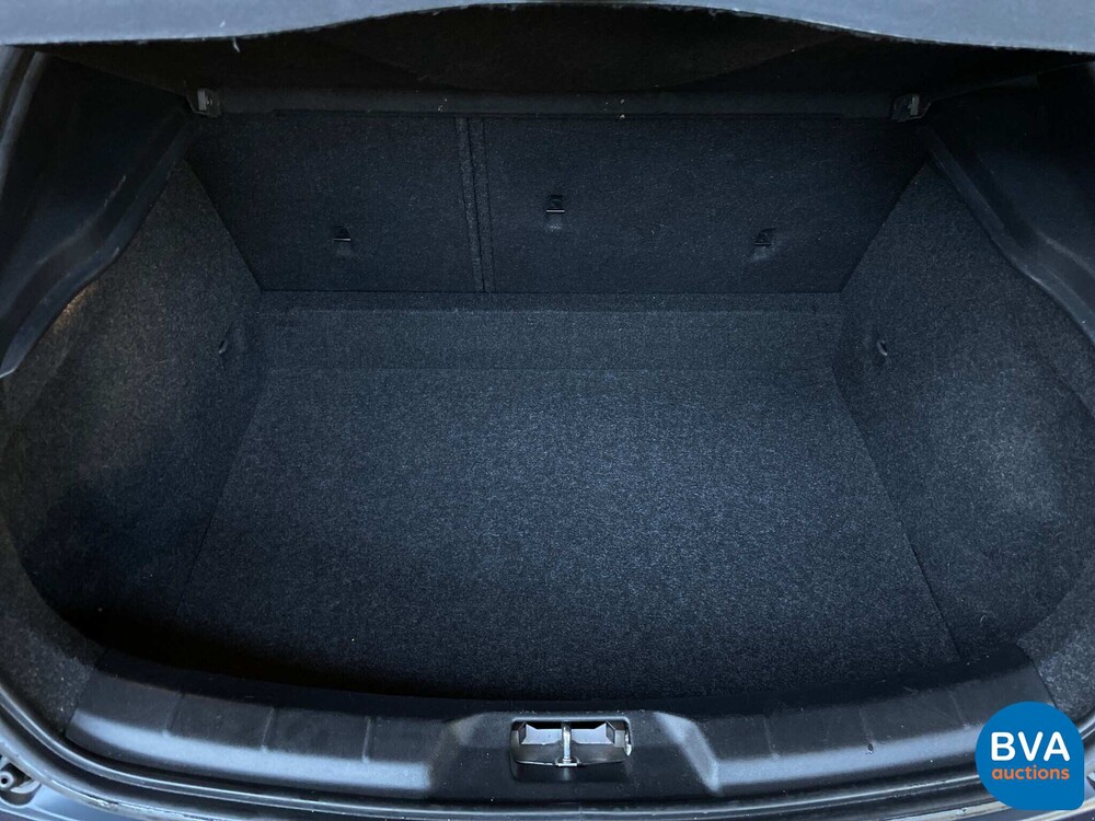 Volvo V40 2.0 D2 Nordic+ 120pk 2016, KT-159-F Orig. NL