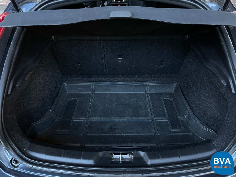 Volvo V40 2.0 D2 Nordic+ 120pk 2016, KT-159-F Orig. NL