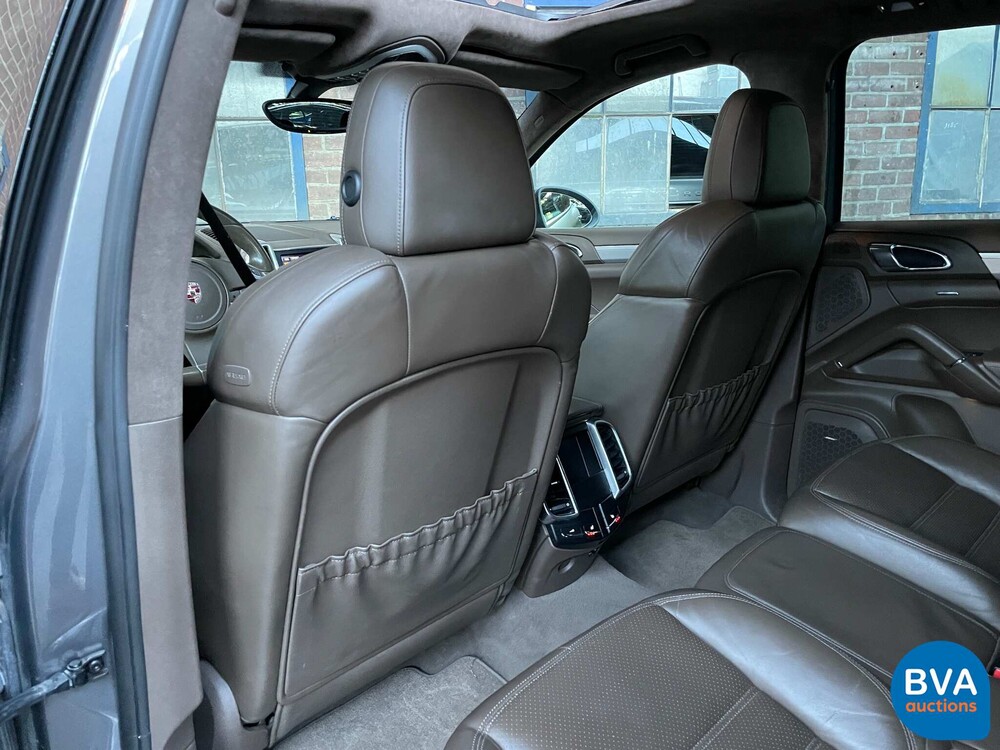 Porsche Cayenne Turbo 4.8 V8 500 PS 2010.