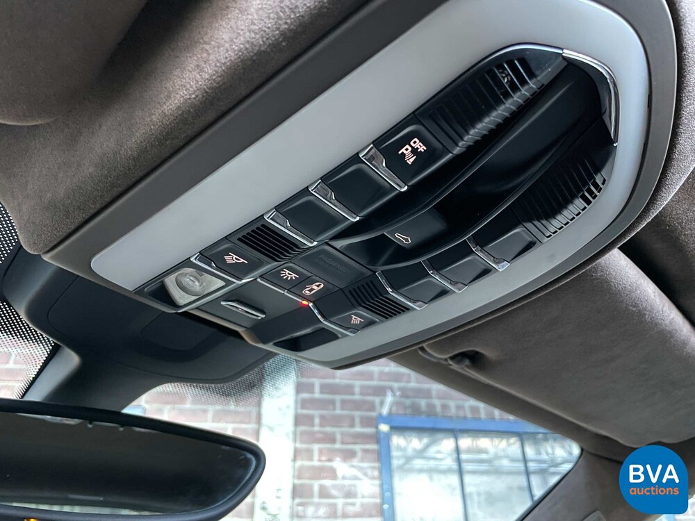 Porsche Cayenne Turbo 4.8 V8 500 PS 2010.