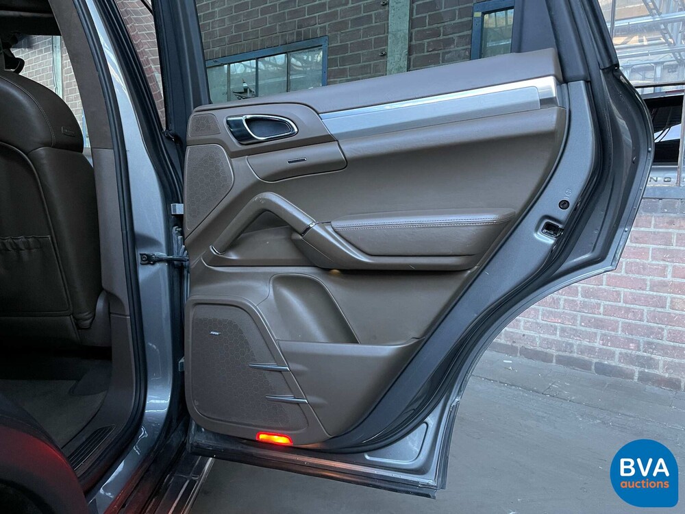 Porsche Cayenne Turbo 4.8 V8 500 PS 2010.