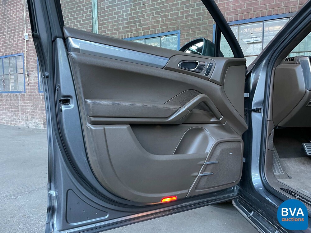 Porsche Cayenne Turbo 4.8 V8 500 PS 2010.