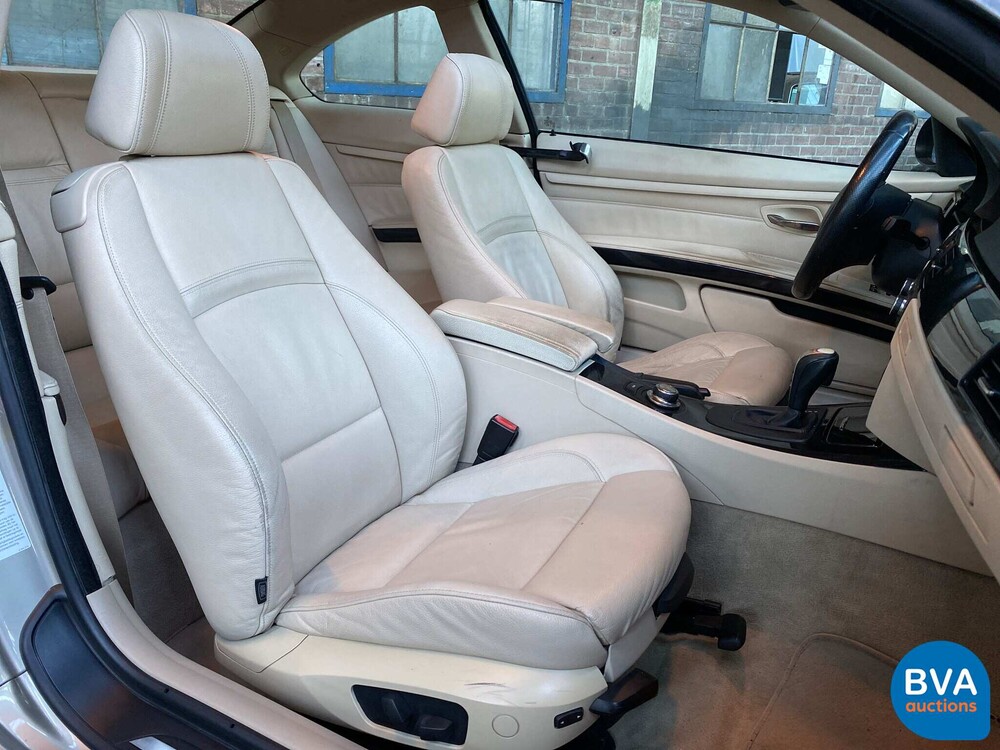 BMW 320i Coupé 163PS 3er 2007.