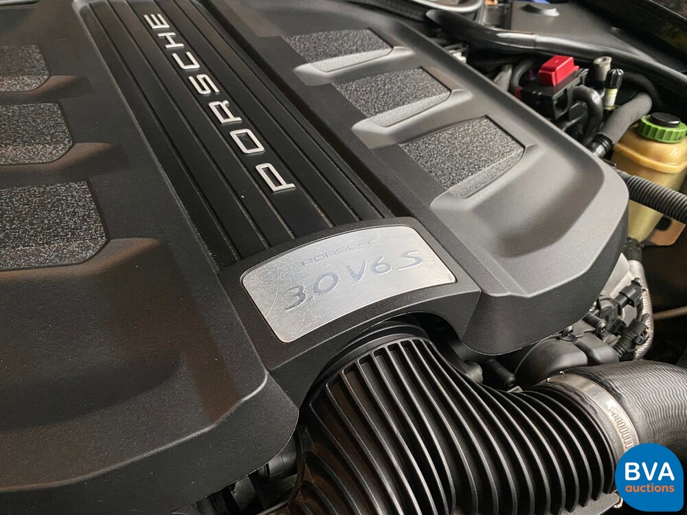 Porsche Panamera 4S 3.0 V6 420hp 2014, J-540-NJ.