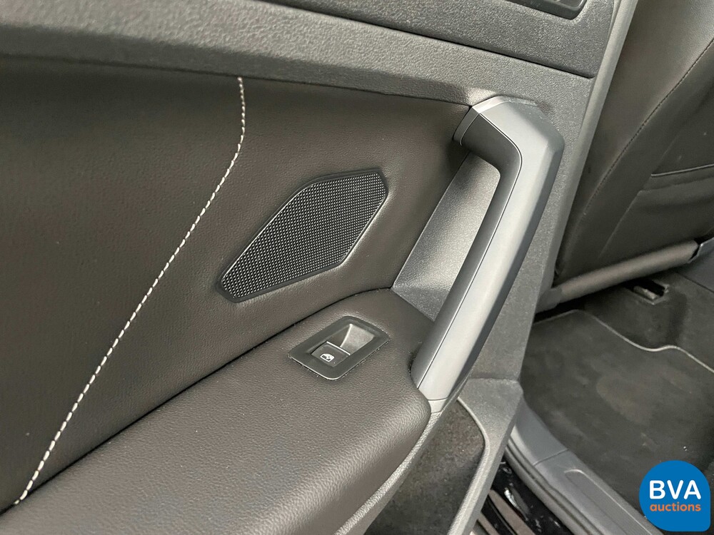 Volkswagen Tiguan 1.5 TSI R-Line 2021 -Org. NL-Warranty, N-982-RJ.