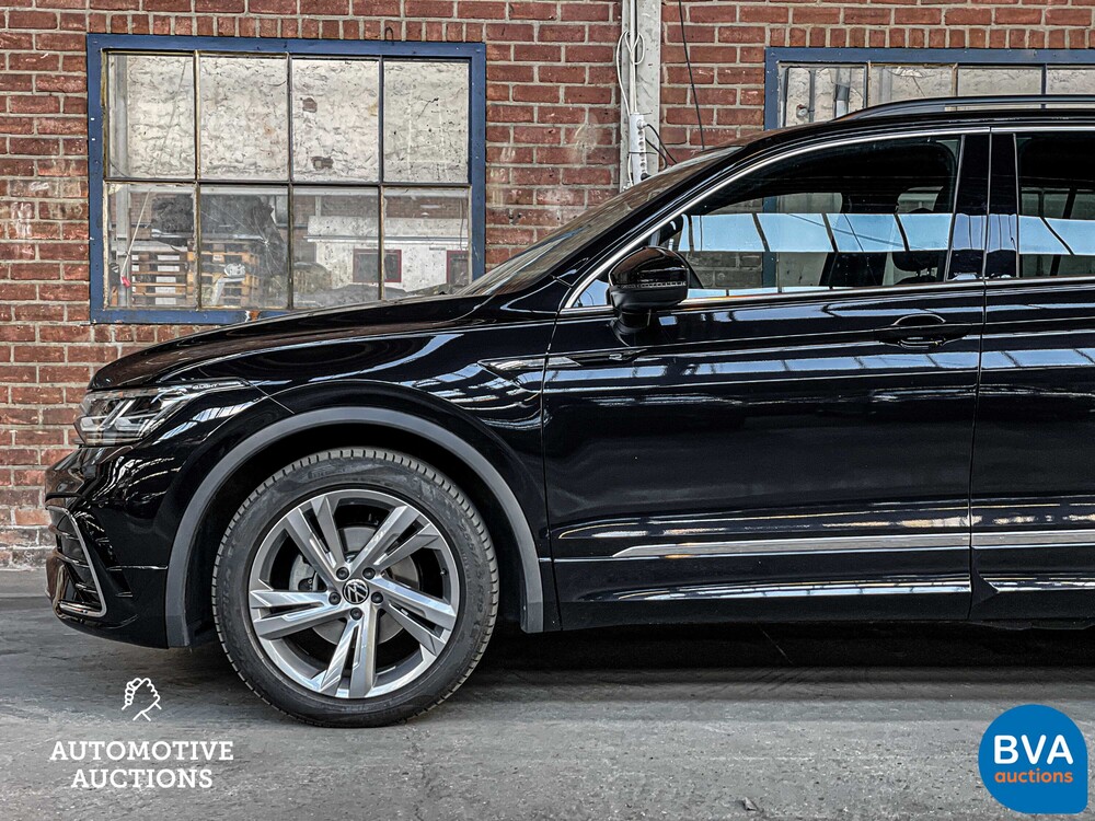 Volkswagen Tiguan 1.5 TSI R-Line 2021 -Org. NL-Warranty, N-982-RJ.