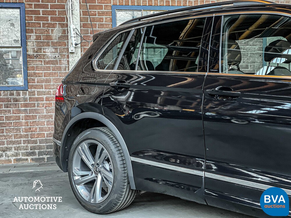 Volkswagen Tiguan 1.5 TSI R-Line 2021 -Org. NL-Warranty, N-982-RJ.