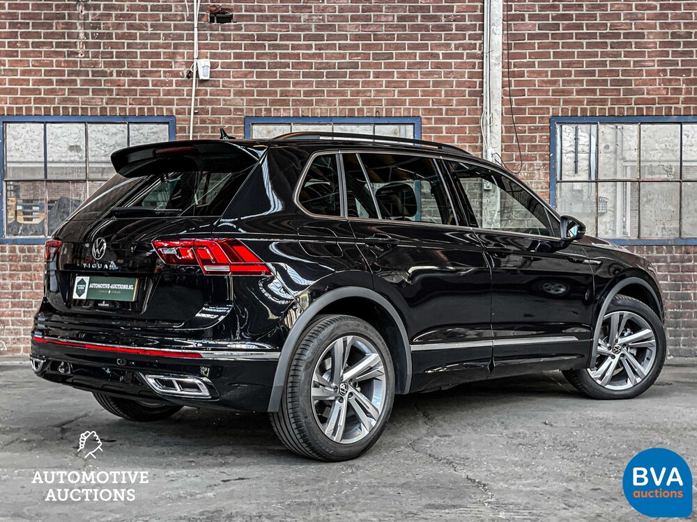 Volkswagen Tiguan 1.5 TSI R-Line 2021 -Org. NL-Warranty, N-982-RJ.