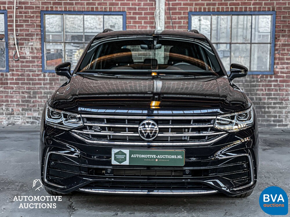 Volkswagen Tiguan 1.5 TSI R-Line 2021 -Org. NL-Warranty, N-982-RJ.