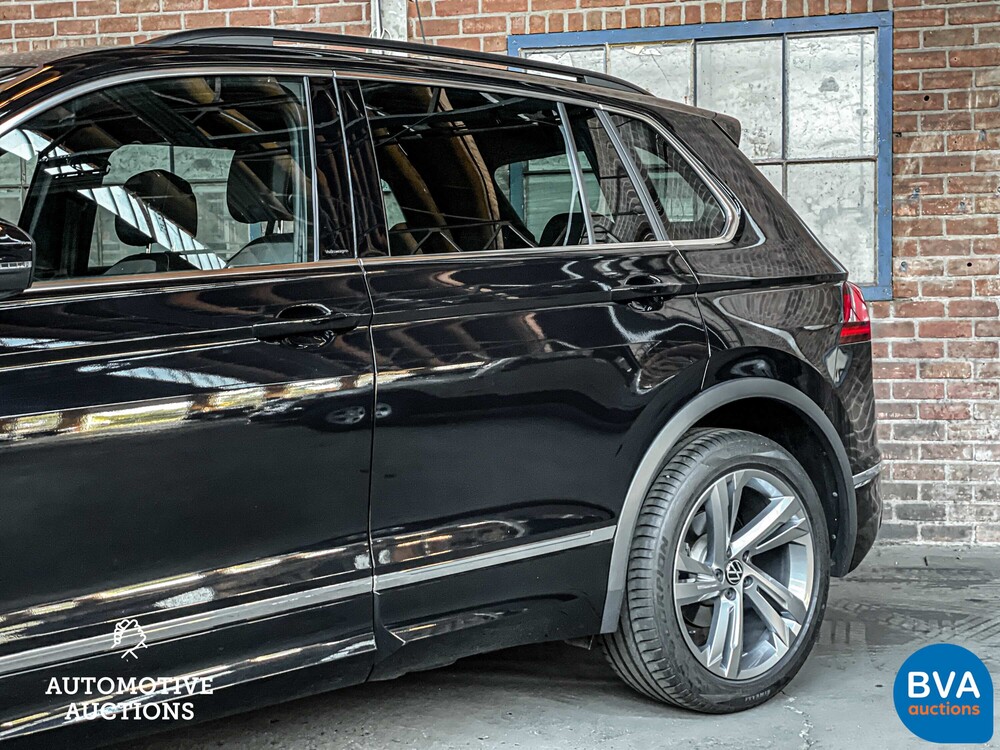 Volkswagen Tiguan 1.5 TSI R-Line 2021 -Org. NL-Warranty, N-982-RJ.