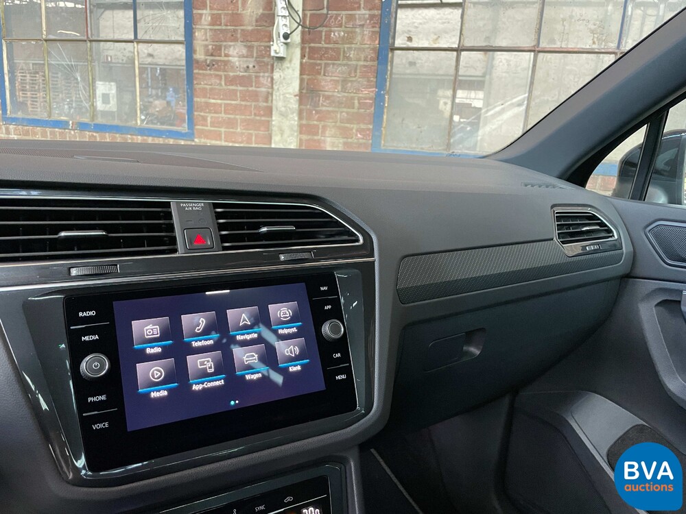 Volkswagen Tiguan 1.5 TSI R-Line 2021 -Org. NL-Warranty, N-982-RJ.