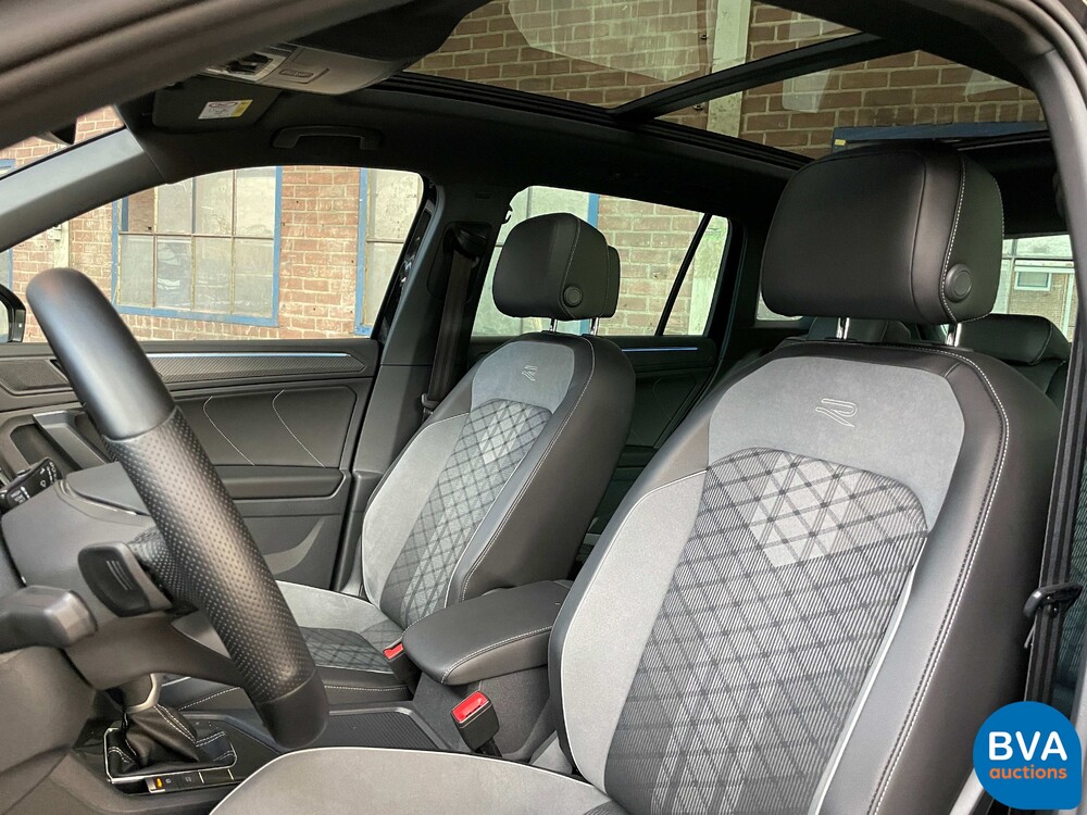 Volkswagen Tiguan 1.5 TSI R-Line 2021 -Org. NL-Warranty, N-982-RJ.