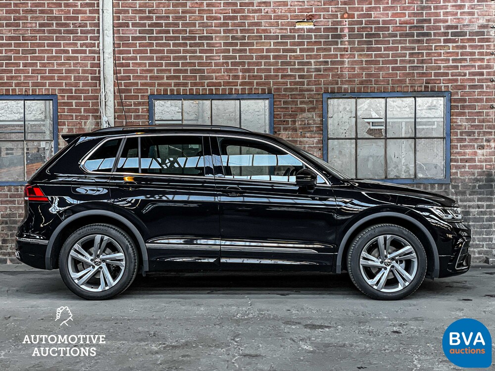 Volkswagen Tiguan 1.5 TSI R-Line 2021 -Org. NL-Warranty, N-982-RJ.