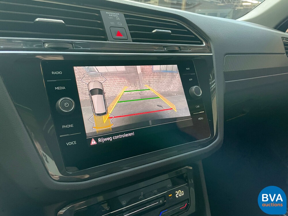 Volkswagen Tiguan 1.5 TSI R-Line 2021 -Org. NL-Warranty, N-982-RJ.