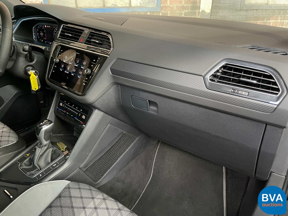Volkswagen Tiguan 1.5 TSI R-Line 2021 -Org. NL-Warranty, N-982-RJ.
