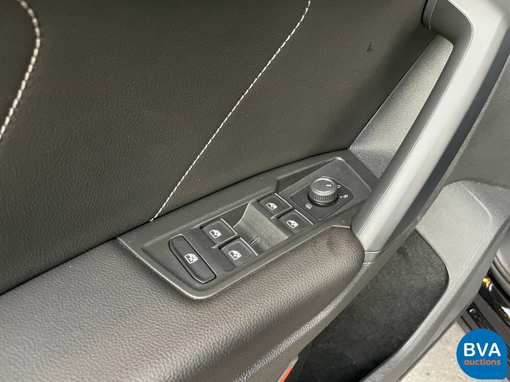 Volkswagen Tiguan 1.5 TSI R-Line 2021 -Org. NL-Warranty, N-982-RJ.