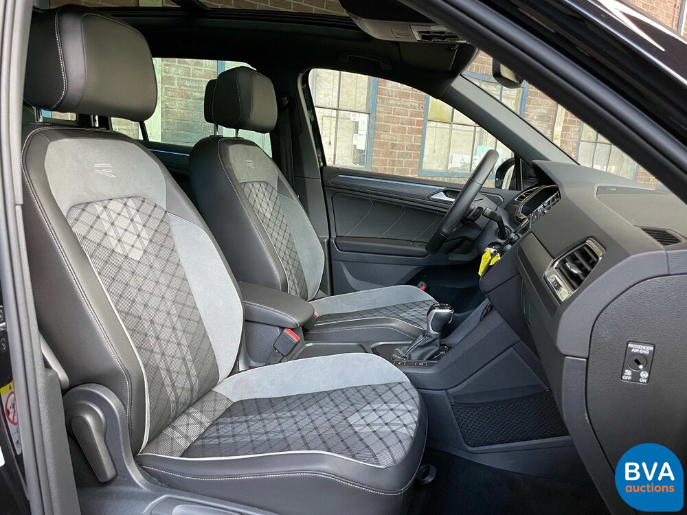 Volkswagen Tiguan 1.5 TSI R-Line 2021 -Org. NL-Warranty, N-982-RJ.