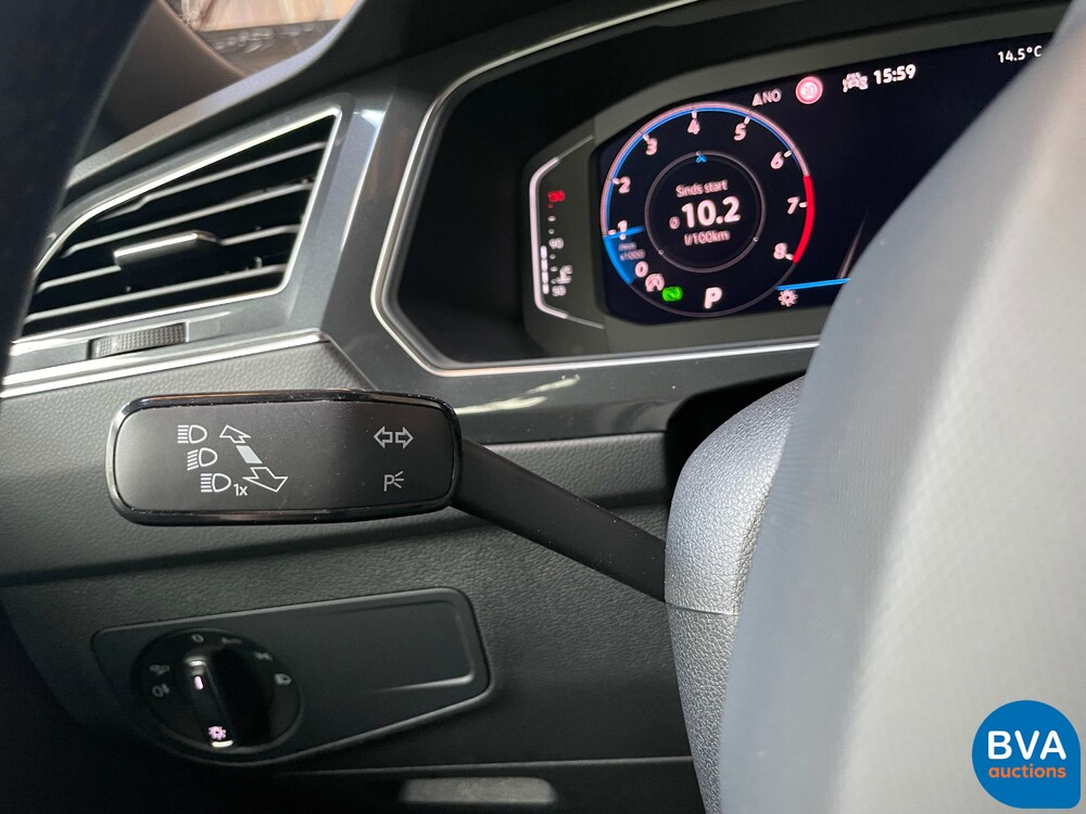 Volkswagen Tiguan 1.5 TSI R-Line 2021 -Org. NL-Warranty, N-982-RJ.