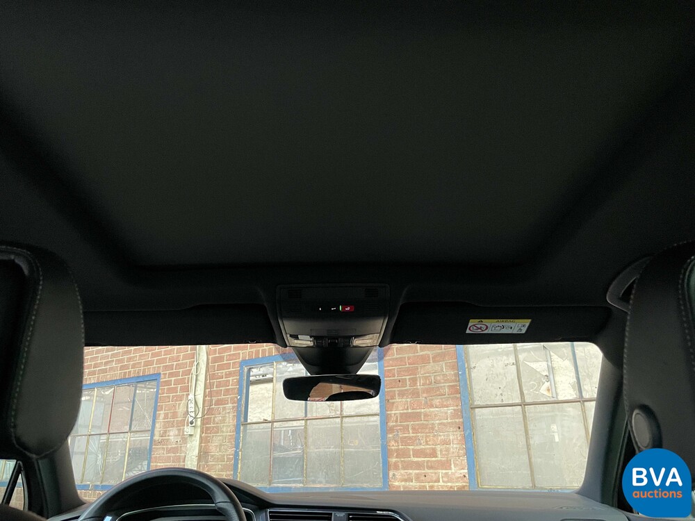 Volkswagen Tiguan 1.5 TSI R-Line 2021 -Org. NL-Warranty, N-982-RJ.