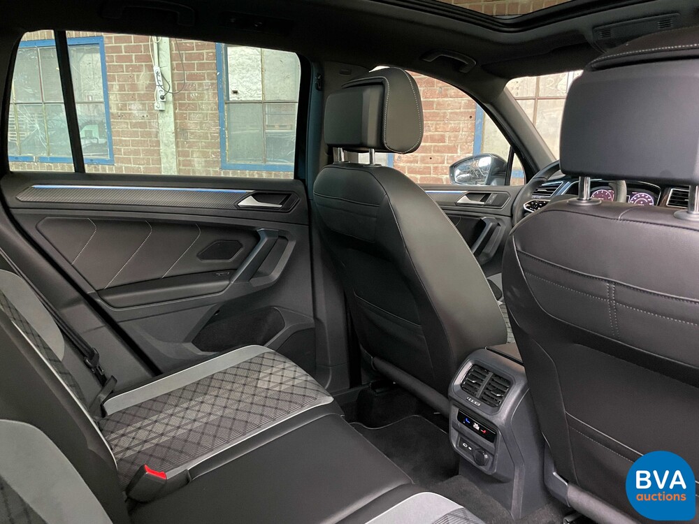 Volkswagen Tiguan 1.5 TSI R-Line 2021 -Org. NL-Warranty, N-982-RJ.