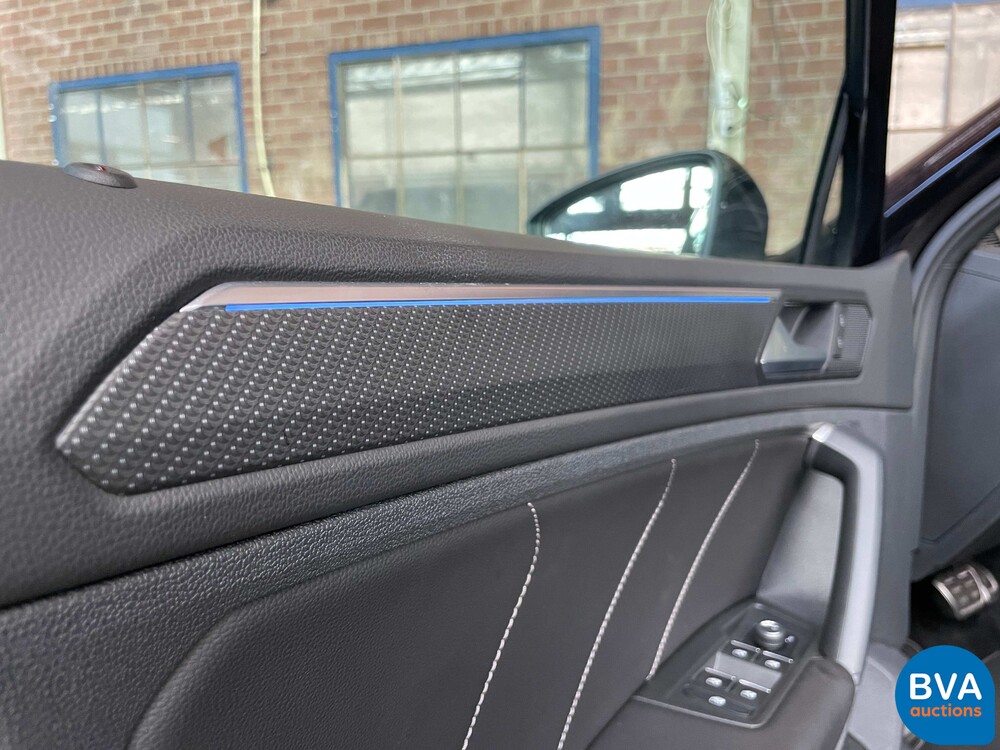 Volkswagen Tiguan 1.5 TSI R-Line 2021 -Org. NL-Warranty, N-982-RJ.