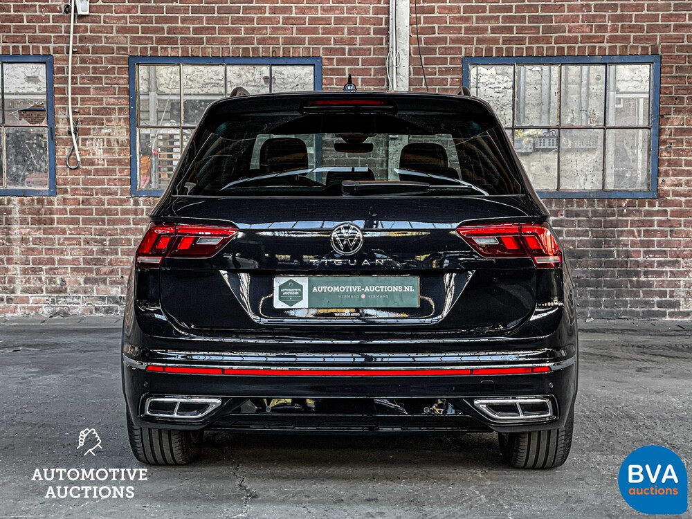 Volkswagen Tiguan 1.5 TSI R-Line 2021 -Org. NL-Warranty, N-982-RJ.