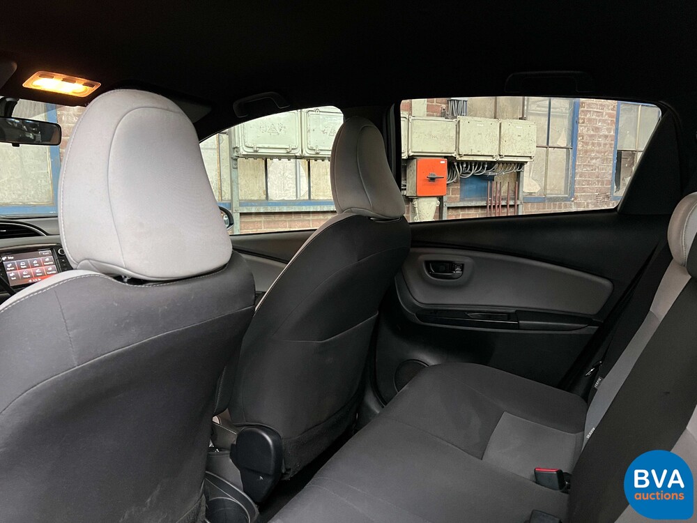 Toyota Yaris 1.3 VVT-i Trend Bi-Tone 99pk 2017, G-741-GF 