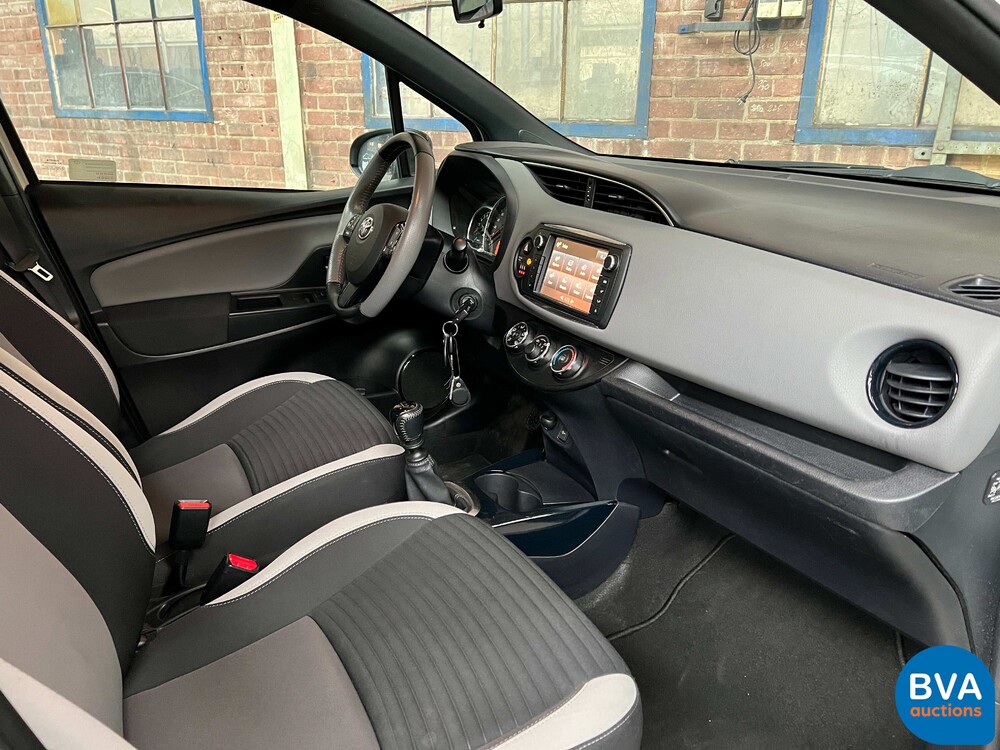 Toyota Yaris 1.3 VVT-i Trend Bi-Tone 99pk 2017, G-741-GF 