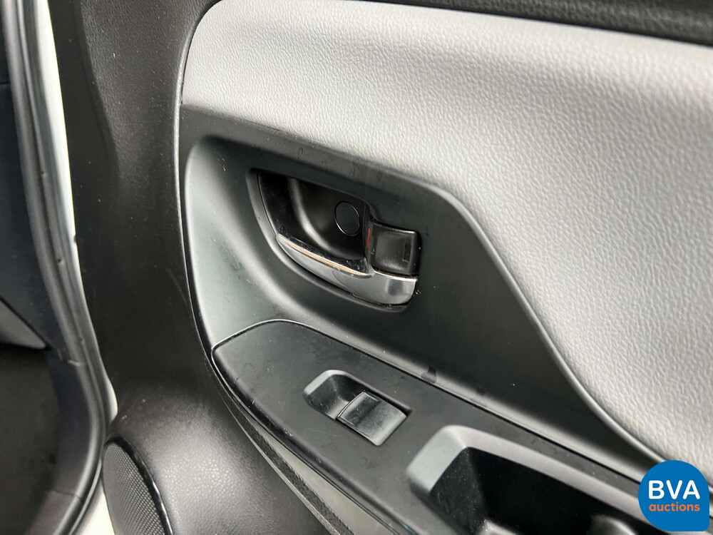 Toyota Yaris 1.3 VVT-i Trend Bi-Tone 99pk 2017, G-741-GF 