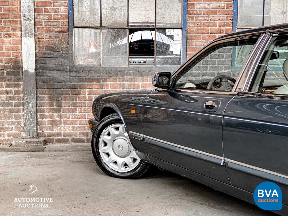 Daimler Super V8 Lang 370PS 2001.