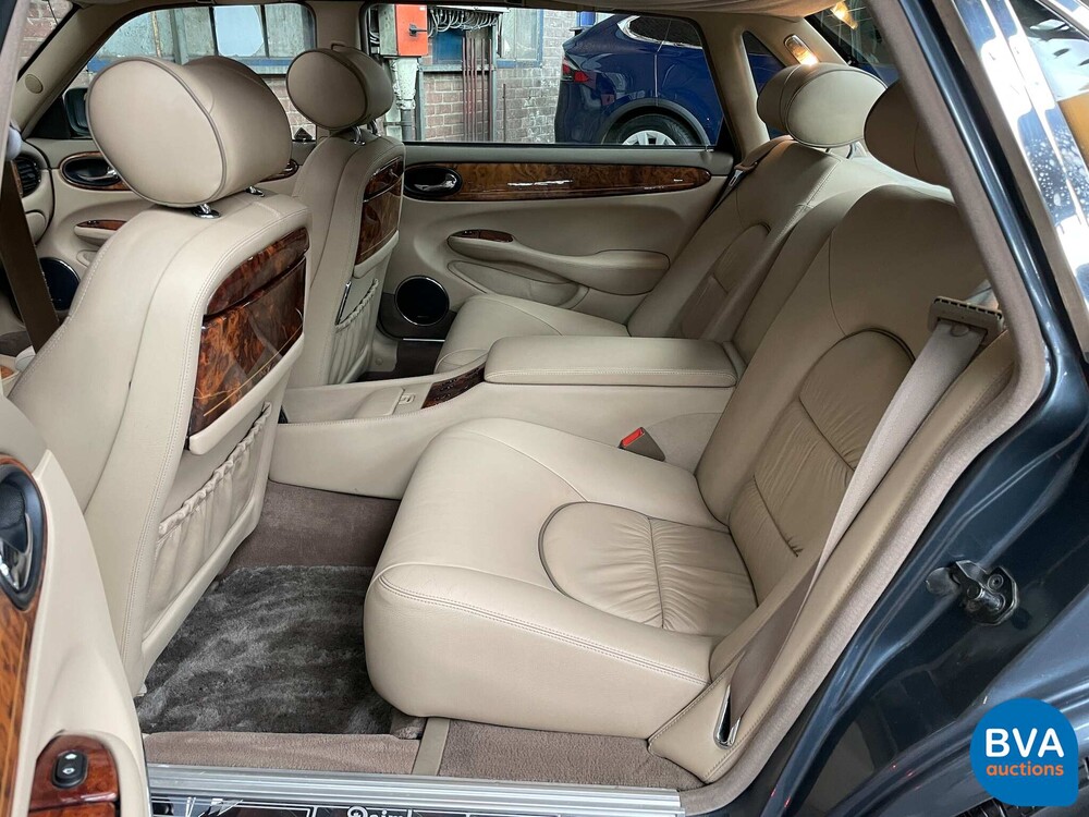 Daimler Super V8 Lang 370PS 2001.