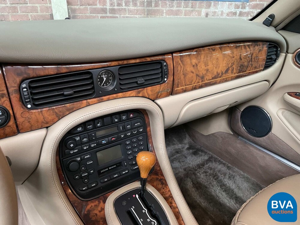 Daimler Super V8 Lang 370PS 2001.