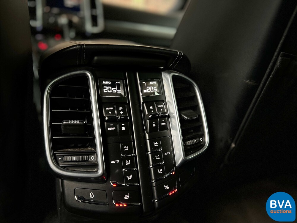 Porsche Cayenne S4.8 Sportchrono 400 PS 2013, JP-842-T.