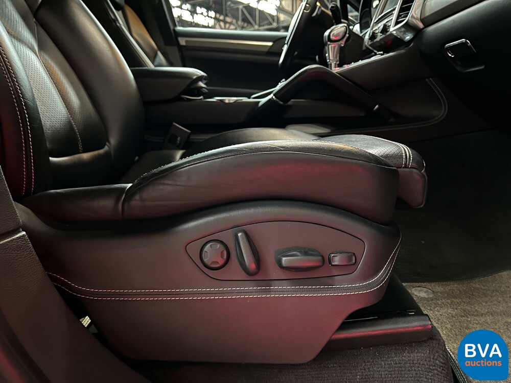 Porsche Cayenne S4.8 Sportchrono 400 PS 2013, JP-842-T.