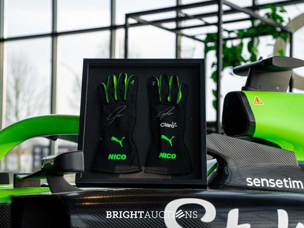 Stake F1 Team KICK Sauber Showcar 1:1 Scale