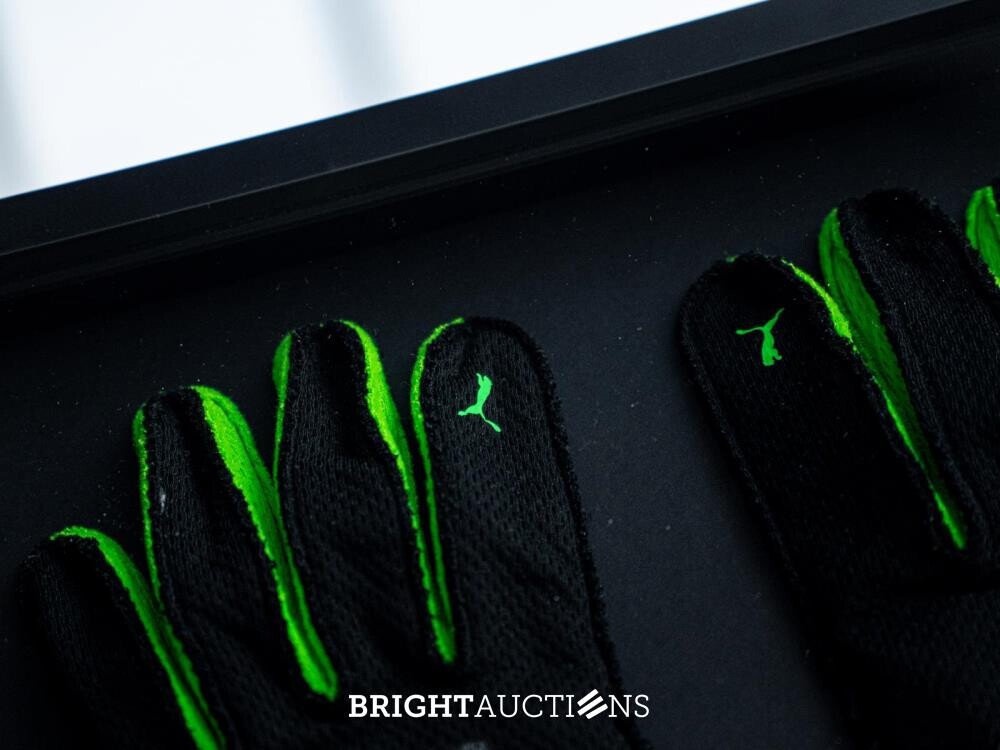 Stake F1 Team KICK Sauber Showcar 1:1 Scale